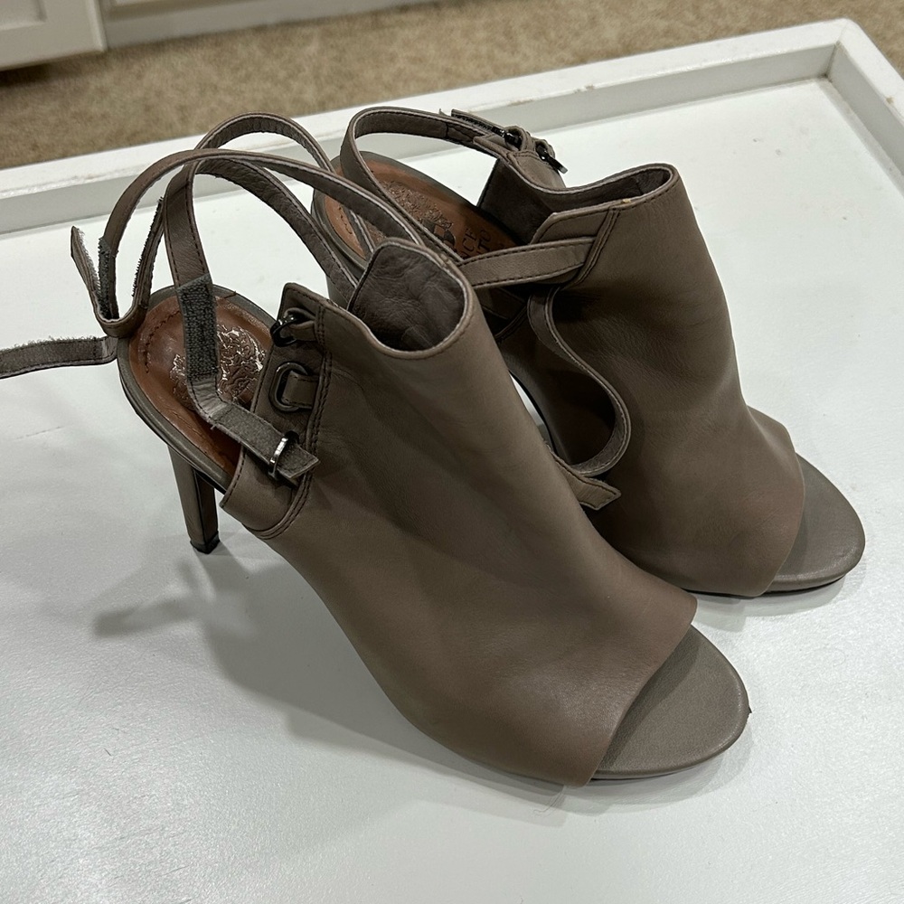 Vince Camuto leather heels- size 8.